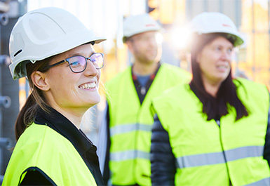 Female workers (photo)