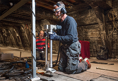 Worker in the cargo belly of Vasa war ship (photo)