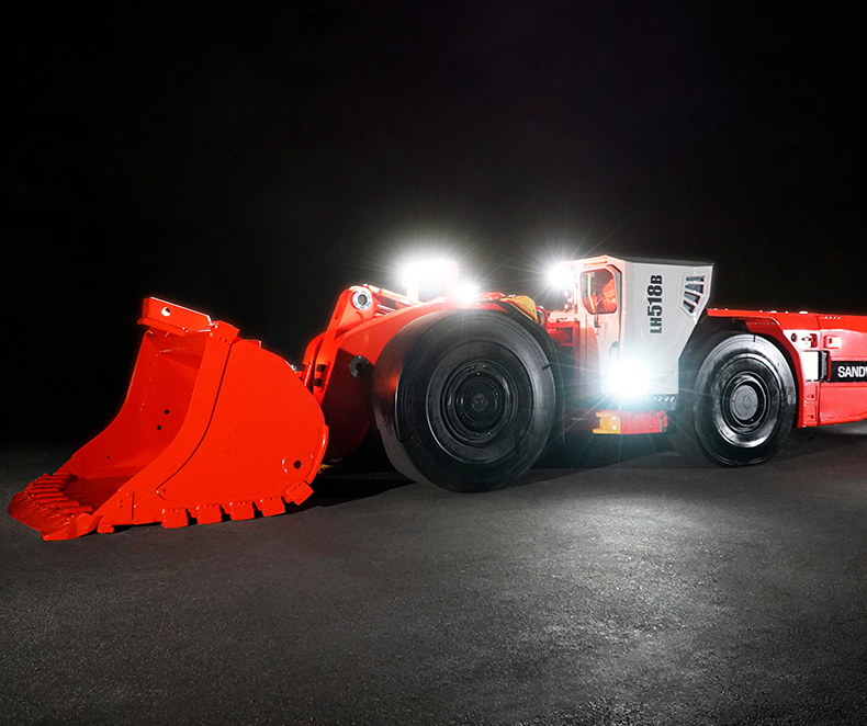 Sandvik LH518B battery-electric loader (photo)