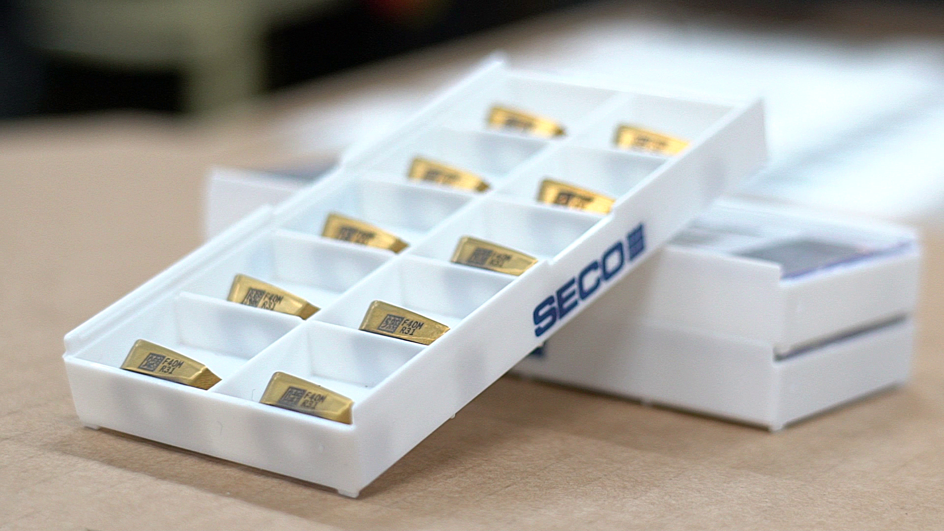 Box with Seco inserts with data matrix codes (photo)
