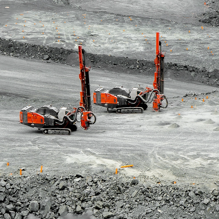 Surface drill rigs at an open pit (photo)