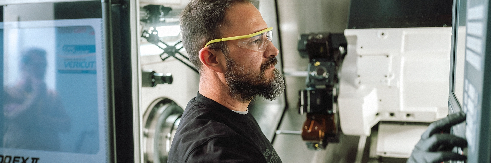 Nicola Losurdo, Center Technician, arbetar med en CNC-maskin hos Sandvik Coromant i Milano (Italien). (foto)